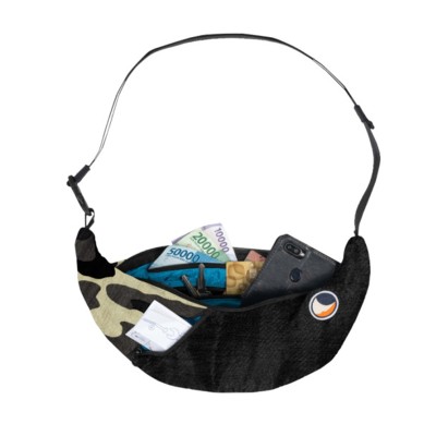 Saszetka na ramię torba składana Ticket to the Moon Upcycled Sling Bag Black-Camo TMSLB07